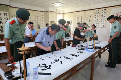 銀霞映照擁軍心，翰墨寄寓魚水情——寧夏老干部活動中心送書法進軍營活動紀實
