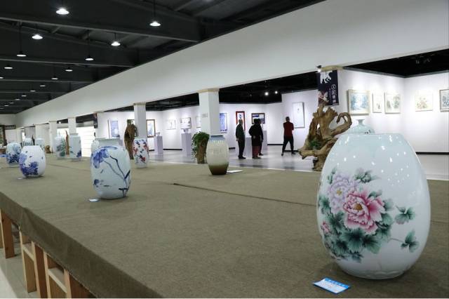 墨韻贛鄱，藝連兩地——景德鎮陶瓷大學客座教授鄭海鷗率我市書畫家赴贛開展書畫交流